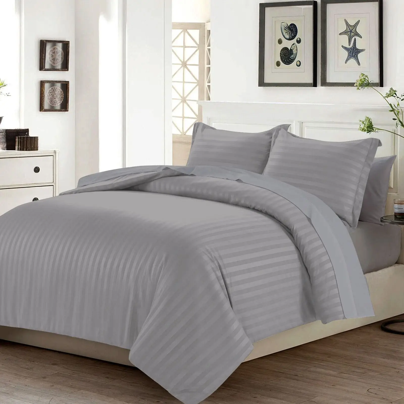 WhatsApp Image 2025-09-01 at 3.23.46 PM (1) كفر مفروشات سرير قطني مخلوط مقاس دبل – اشترِ 1 واحصل على 2 مجانًا بـ 3 ألوان مختلفة (رصاصي، بيج، أبيض) - الصورة 1