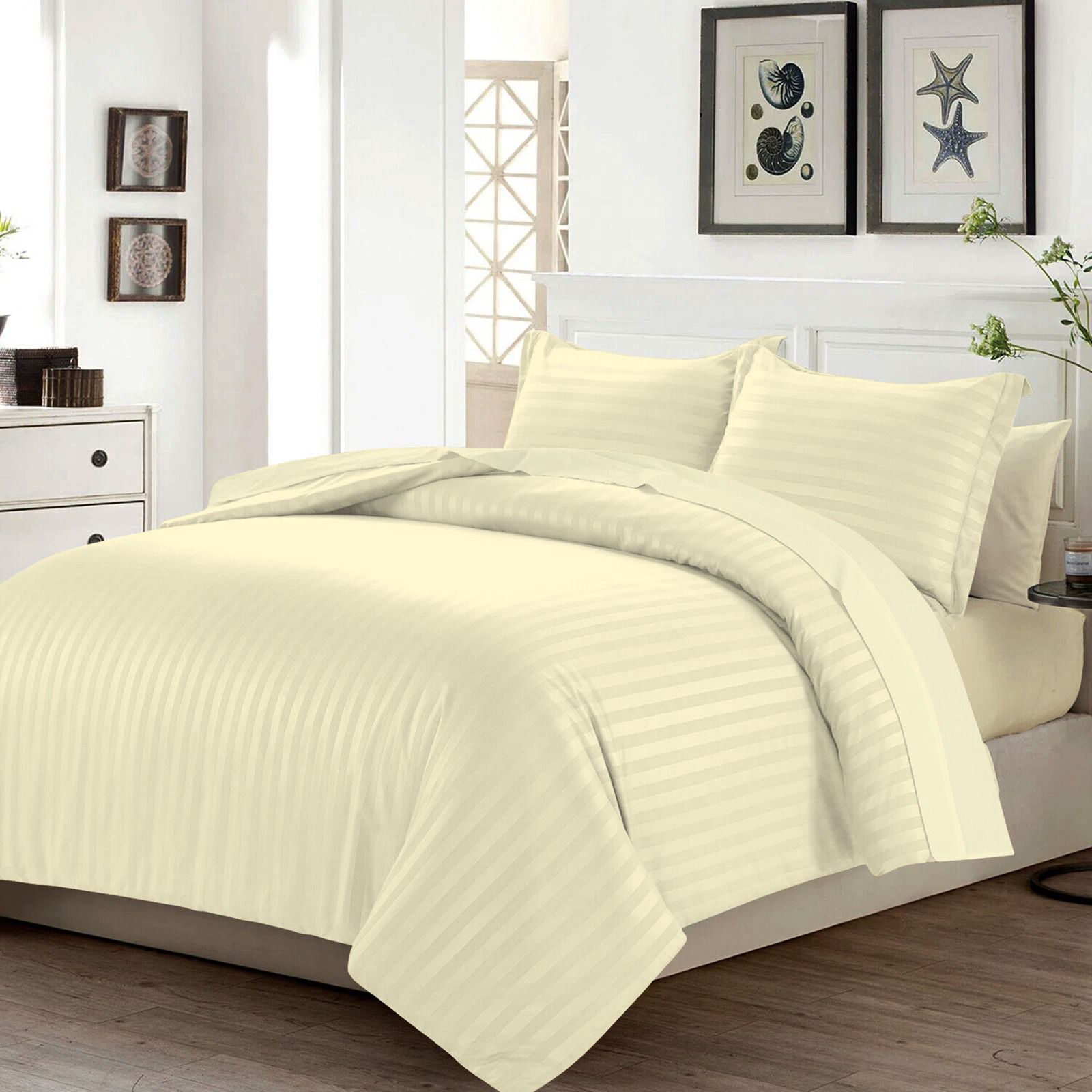 WhatsApp Image 2025-09-01 at 3.23.47 PM كفر مفروشات سرير قطني مخلوط مقاس كنج كبير – اشترِ 1 واحصل على الثاني مجانًا بـلونين مختلفين (رصاصي، بيج) - الصورة 1