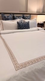 كفر مفرش فرزاتشي ذهبي مع بيج